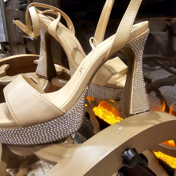 Heels - Picture 13 of 15